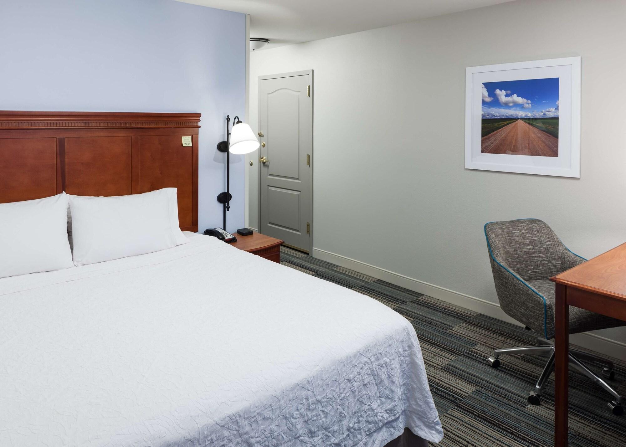 Hampton Inn & Suites Сидар-Рапидс Экстерьер фото