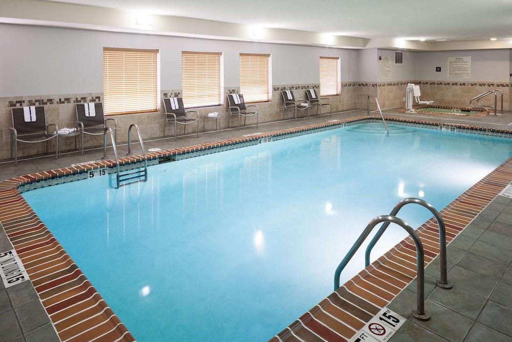 Hampton Inn & Suites Сидар-Рапидс Экстерьер фото