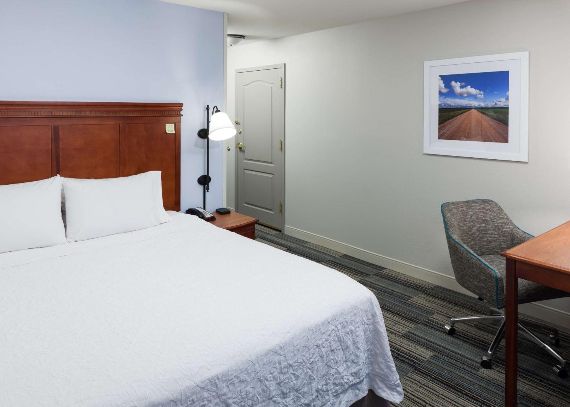 Hampton Inn & Suites Сидар-Рапидс Экстерьер фото